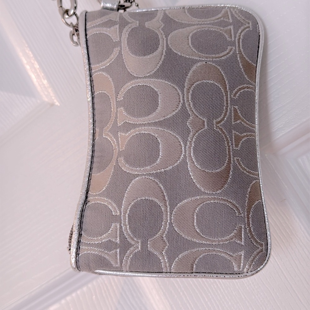 Coach Y2K Poppy Metallic Wristlet w/Hang Tag (EUC) (No Callouts) - Picture 8 of 17